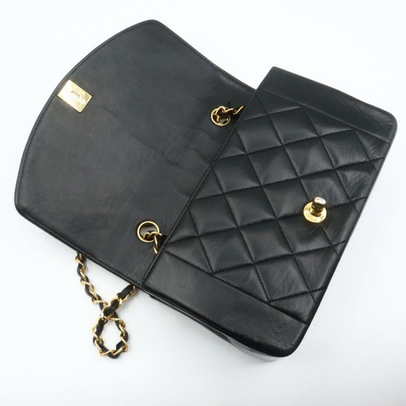 Chanel Lambskin Diana Bag - Picture 5 of 10